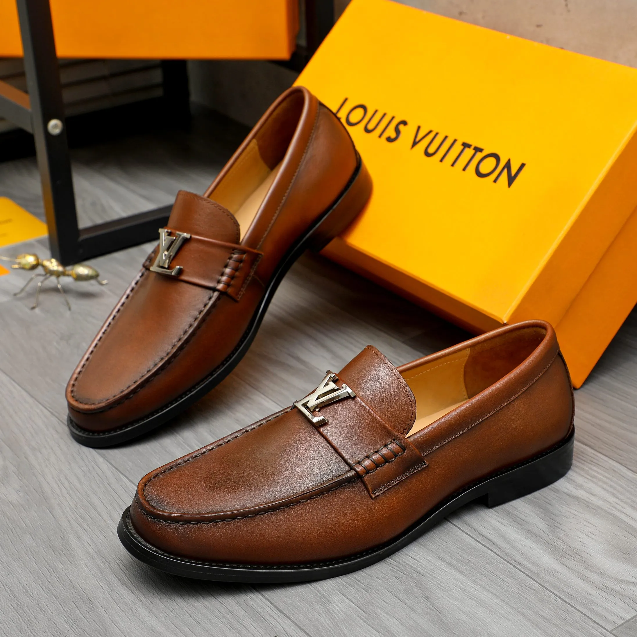 Men's shoes 💰442 Product trademark: LV "Louis Vuitton" business slip-on leather shoes Regular size: 38-46 (45.46 custom-made, non-returnable) Product materials: Selected color-brushed cowhide upper, cowhide lining, original rubber outsole